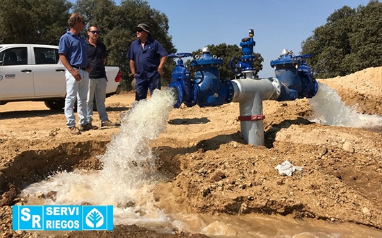 Instalación de valvulería en la conducción de regantes de la presa de Maranhao. Avis, Portugal.
