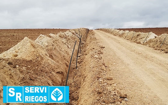 Instalação de irrigação para amendoeiras na Casa Alta.