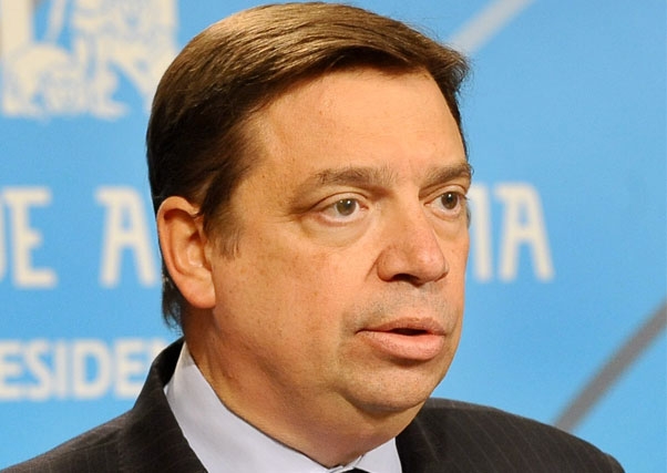 El Ministro de Agricultura, Luis Planas, contesta a los aranceles de Trump: "si inician la guerra comercial, contestaremos".